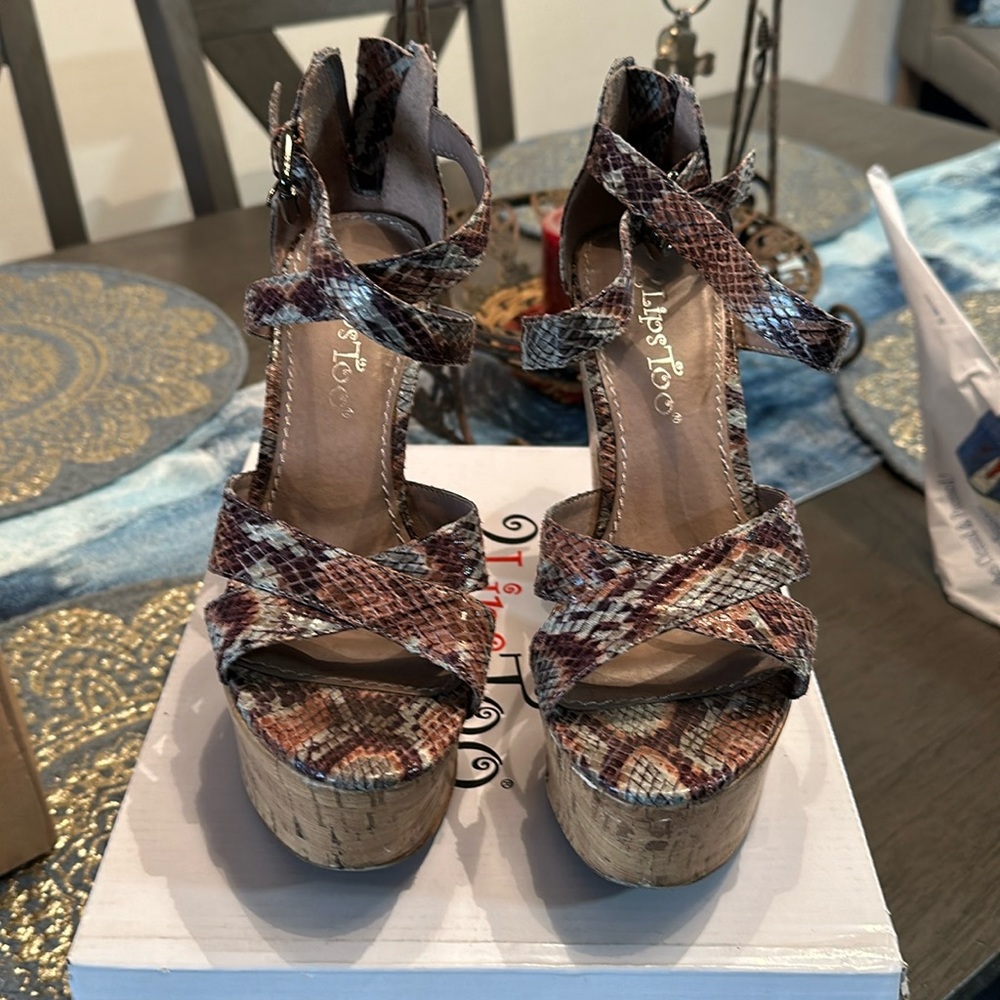 Two lips heels